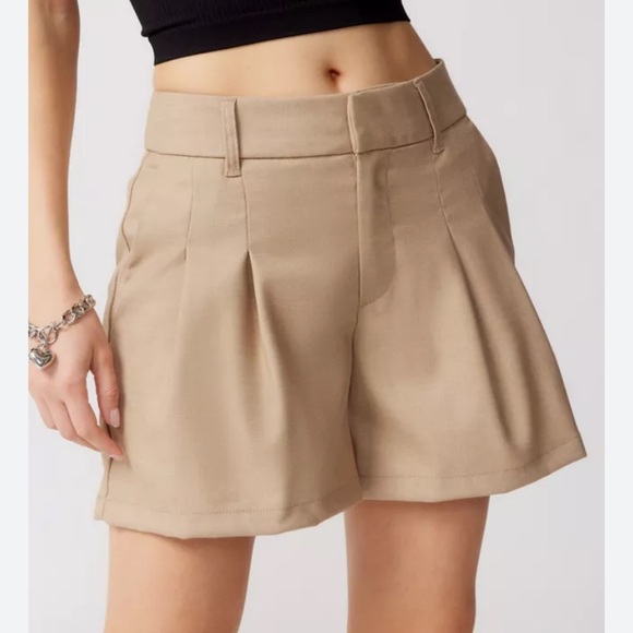 Urban Outfitters Pants - Urban Outfitters Kennedy Khaki Pleated Shorts